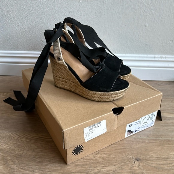Ugg Shiloh Wedges Size 5.5 - Picture 1 of 4